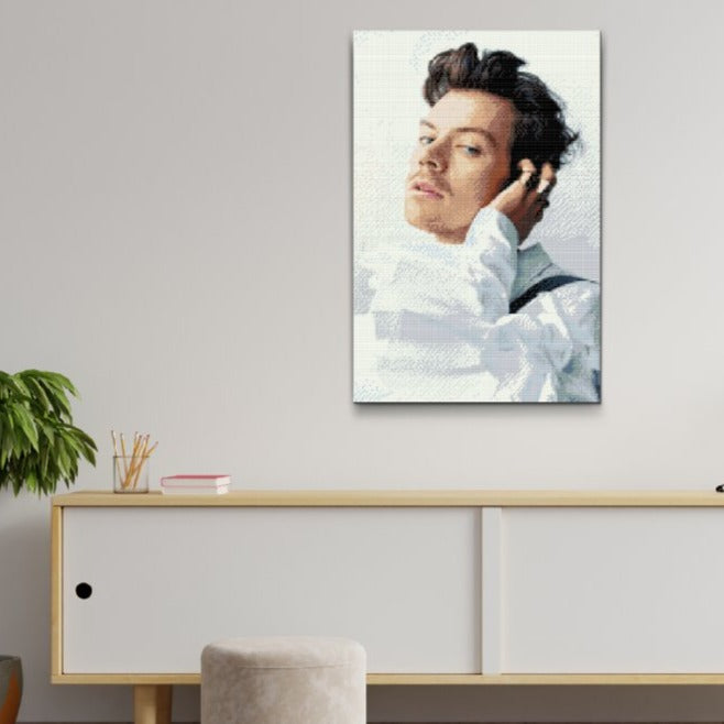 Skap unik diamond painting med Harry Styles - Køb dit sæt her!